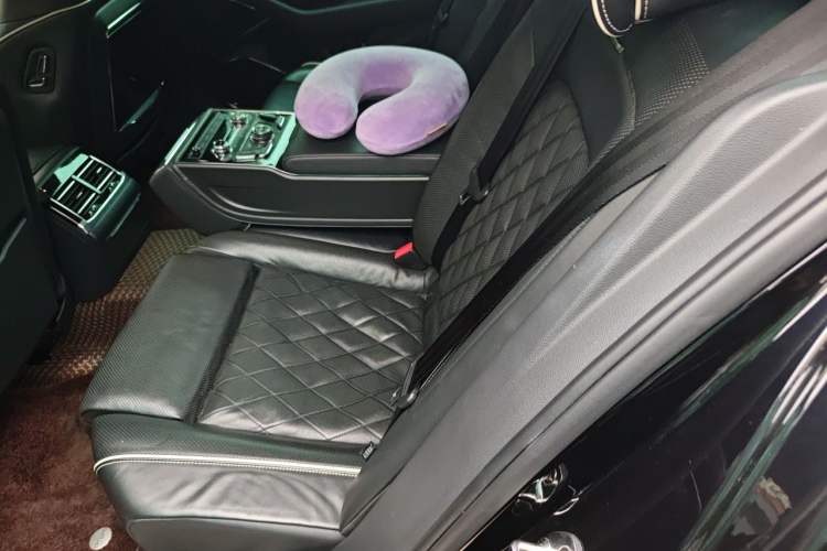 Used Volkswagen Phideon 2018 380TSI Two-Wheel-Drive Flagship Edition Left Rear Seat