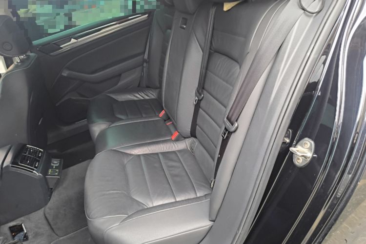 Used Volkswagen Phideon 2018 Revised Version 380TSI Two-Wheel Drive Business Edition Left Rear Seat
