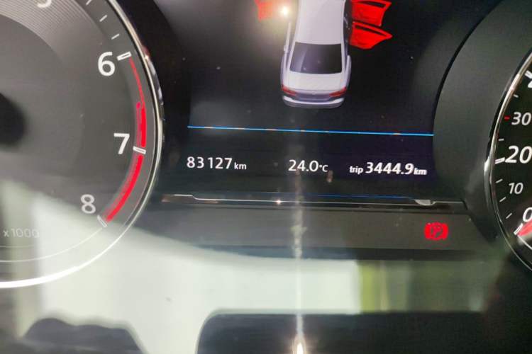 Used Volkswagen Phideon 2018 Revised Version 380TSI Two-Wheel Drive Business Edition Odometer Close Up