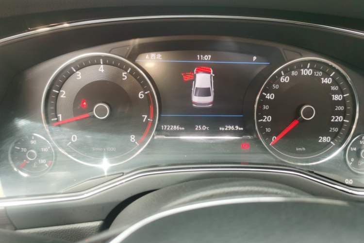 Used Volkswagen Phideon 2018 Revised Version 380TSI Two-Wheel Drive Business Edition Odometer Close Up