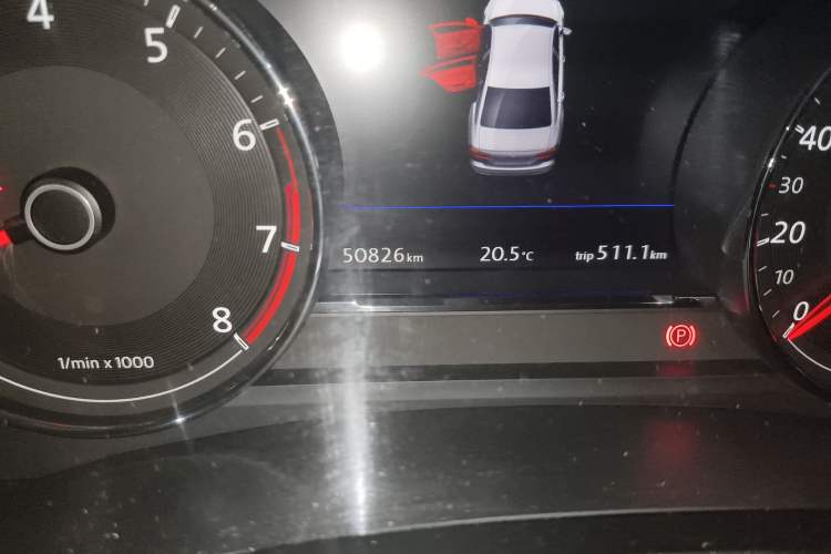 Used Volkswagen Phideon 2018 Revised Version 380TSI Two-Wheel Drive Business Edition Odometer Close Up