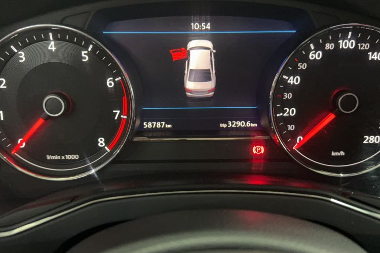 Used Volkswagen Phideon 2018 Revised Version 380TSI Two-Wheel Drive Business Edition Odometer Close Up