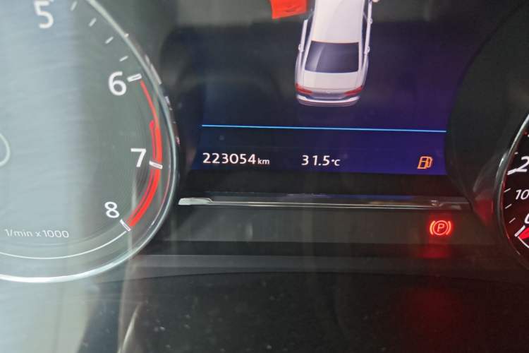 Used Volkswagen Phideon 2018 Revised Version 380TSI Two-Wheel Drive Business Edition Odometer Close Up