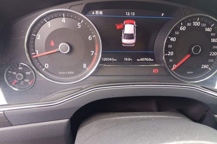 Used Volkswagen Phideon 2018 380TSI Two-Wheel Drive Business Edition Odometer Close Up