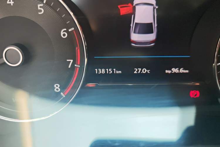 Used Volkswagen Phideon 2018 Revised Version 380TSI Two-Wheel Drive Business Edition Odometer Close Up