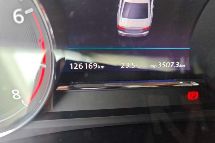 Used Volkswagen Phideon 2018 Revised Version 380TSI Two-Wheel Drive Business Edition Odometer Close Up