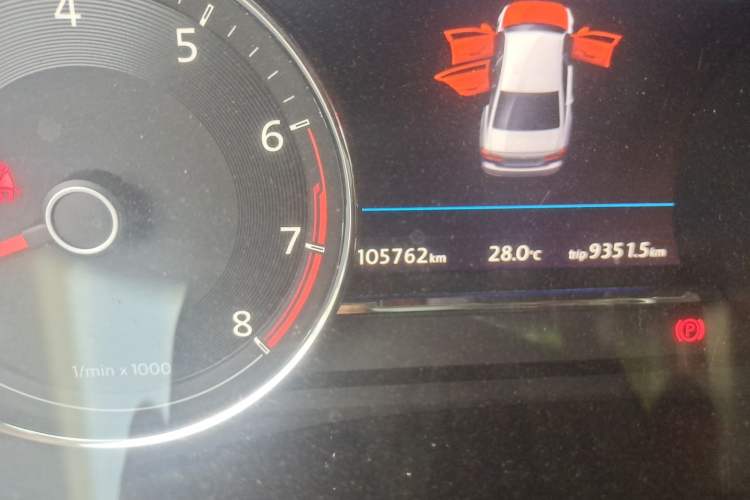 Used Volkswagen Phideon 2018 380TSI Two-Wheel Drive Business Edition Odometer Close Up