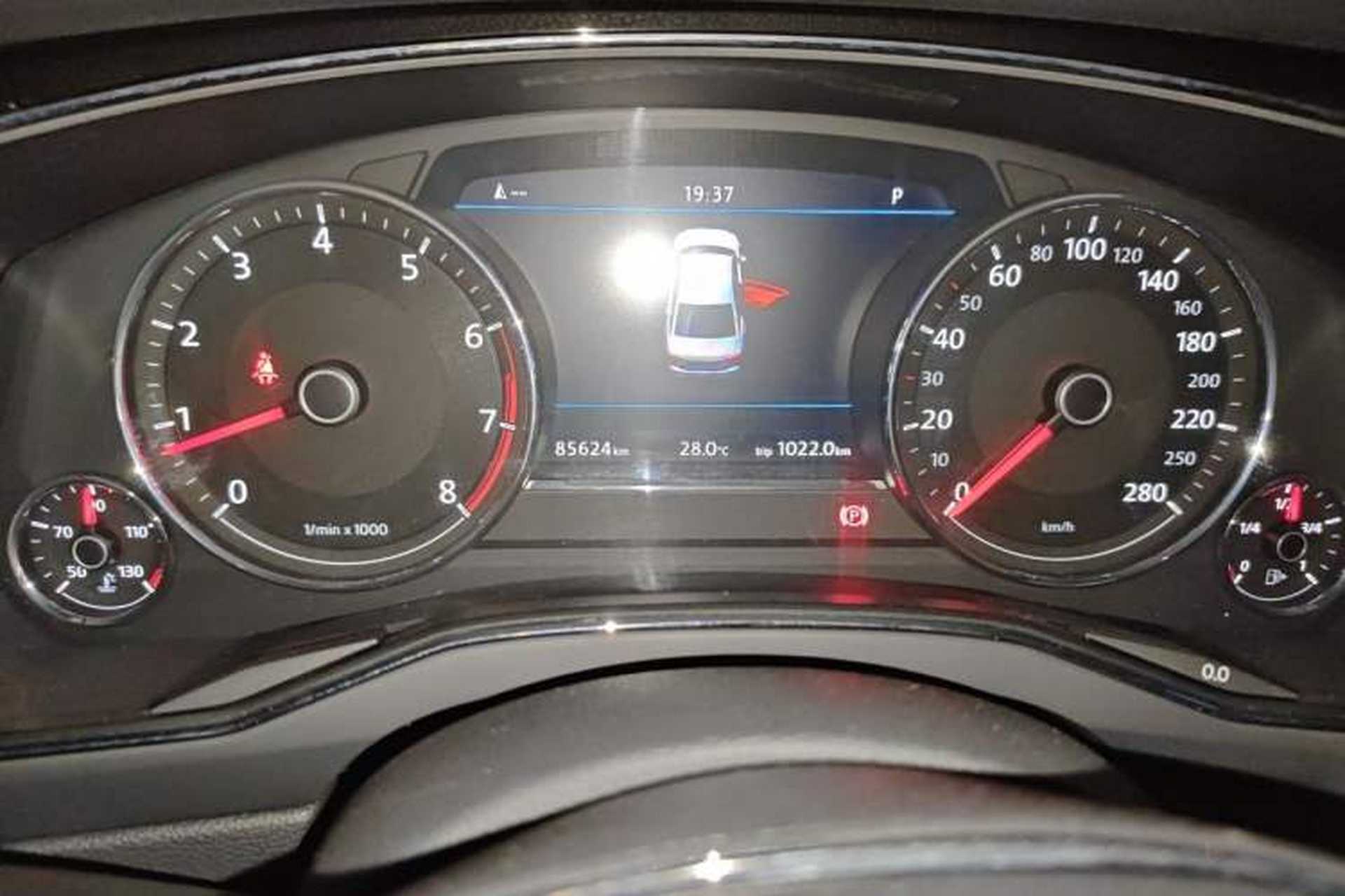Used Volkswagen Phideon 2018 380TSI Two-Wheel Drive Business Edition Odometer Close Up