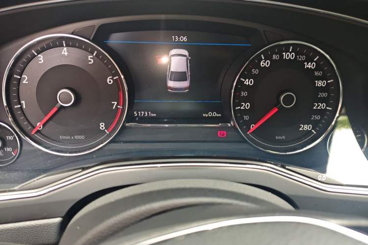 Used Volkswagen Phideon 2018 Revised Version 380TSI Two-Wheel Drive Business Edition Odometer Close Up