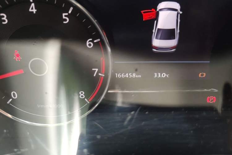 Used Volkswagen Phideon 2018 Revised Version 380TSI Two-Wheel Drive Business Edition Odometer Close Up