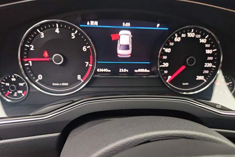 Used Volkswagen Phideon 2018 380TSI Two-Wheel-Drive Flagship Edition Odometer Close Up