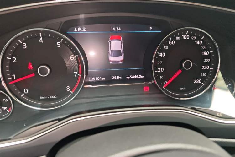 Used Volkswagen Phideon 2018 Revised Version 380TSI Two-Wheel Drive Business Edition Odometer Close Up