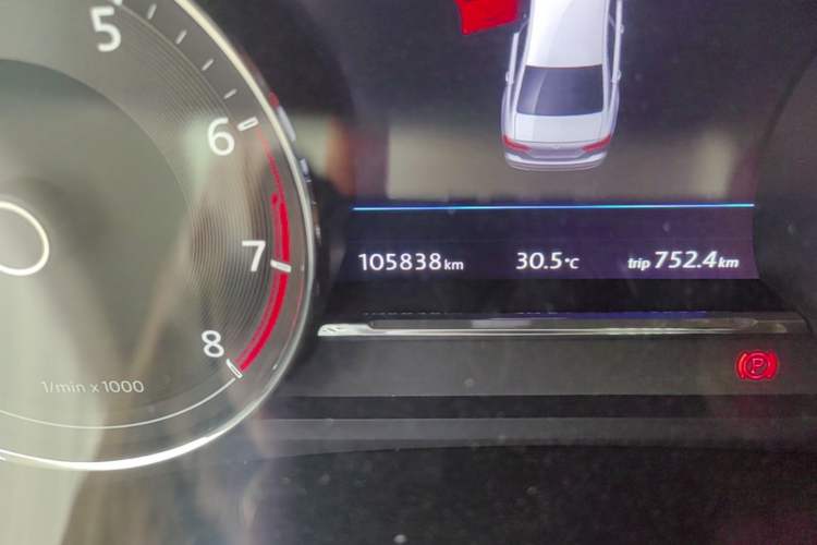 Used Volkswagen Phideon 2018 Revised Version 380TSI Two-Wheel Drive Business Edition Odometer Close Up