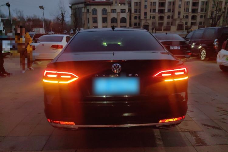 Used Volkswagen Phideon 2018 Revised Version 380TSI Two-Wheel Drive Business Edition Rear