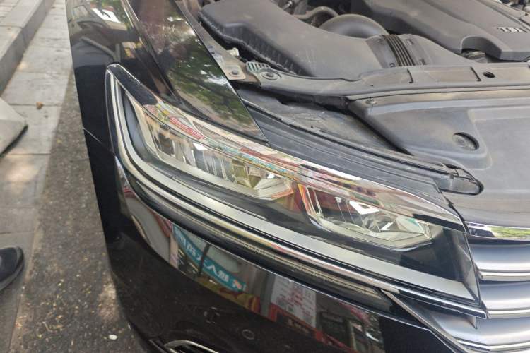 Used Volkswagen Phideon 2018 Revised Version 380TSI Two-Wheel Drive Business Edition Right Front Headlight