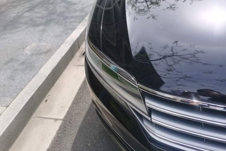 Used Volkswagen Phideon 2018 Revised Version 380TSI Two-Wheel Drive Business Edition Right Front Headlight