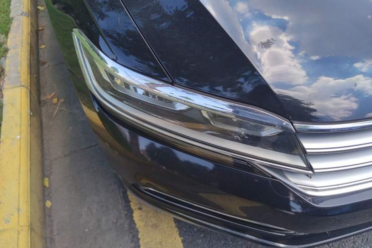 Used Volkswagen Phideon 2018 Revised Version 380TSI Two-Wheel Drive Business Edition Right Front Headlight