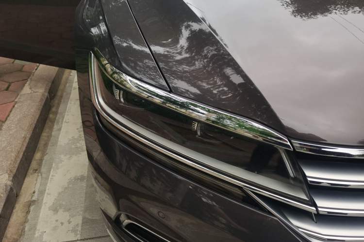 Used Volkswagen Phideon 2018 Revised Version 380TSI Two-Wheel-Drive Flagship Edition Right Front Headlight
