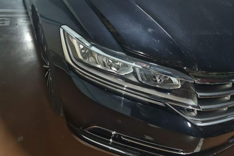 Used Volkswagen Phideon 2018 Revised Version 380TSI Two-Wheel Drive Business Edition Right Front Headlight