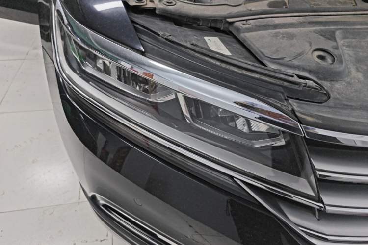 Used Volkswagen Phideon 2018 Revised Version 380TSI Two-Wheel Drive Business Edition Right Front Headlight