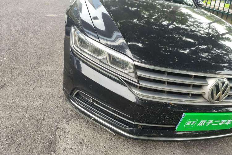 Used Volkswagen Phideon 2018 Revised Version 380TSI Two-Wheel Drive Business Edition Right Front Headlight