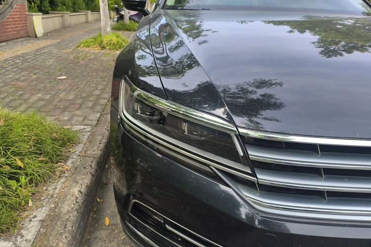 Used Volkswagen Phideon 2018 Revised Version 380TSI Two-Wheel Drive Business Edition Right Front Headlight
