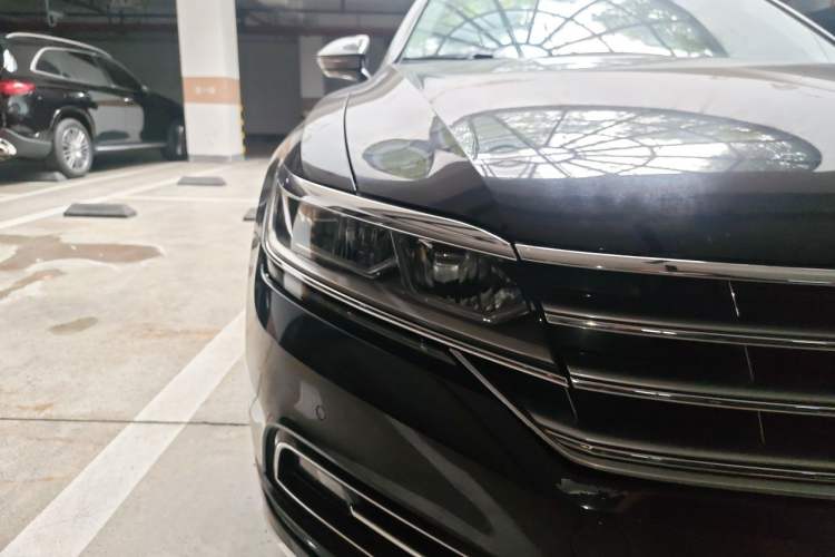 Used Volkswagen Phideon 2018 Revised Version 380TSI Two-Wheel Drive Business Edition Right Front Headlight