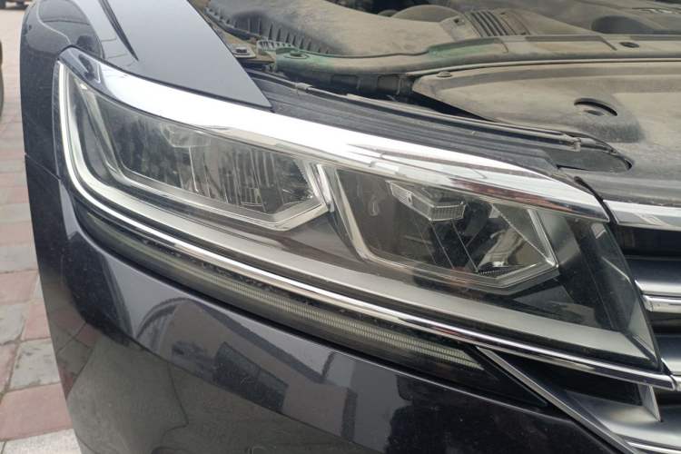 Used Volkswagen Phideon 2018 380TSI Two-Wheel Drive Business Edition Right Front Headlight