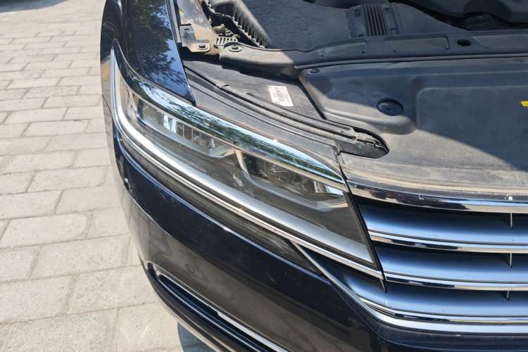 Used Volkswagen Phideon 2018 Revised Version 380TSI Two-Wheel Drive Business Edition Right Front Headlight
