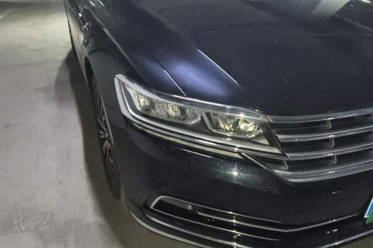 Used Volkswagen Phideon 2018 Revised Version 380TSI Two-Wheel Drive Business Edition Right Front Headlight
