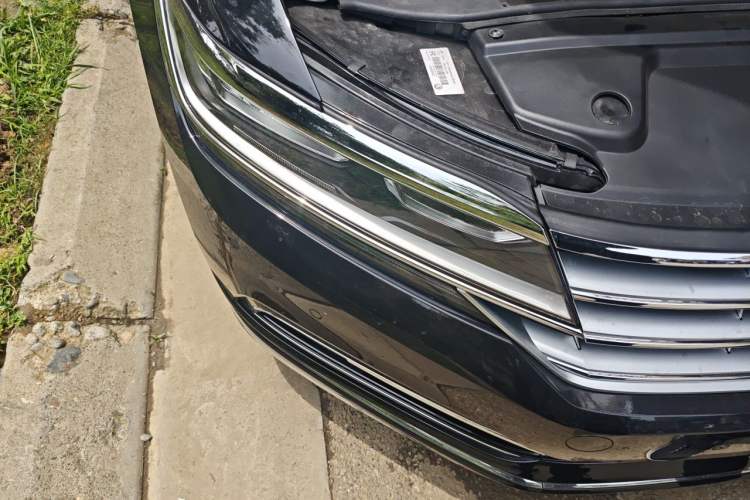 Used Volkswagen Phideon 2018 Revised Version 380TSI Two-Wheel Drive Business Edition Right Front Headlight