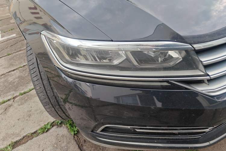 Used Volkswagen Phideon 2018 Revised Version 380TSI Two-Wheel Drive Business Edition Right Front Headlight