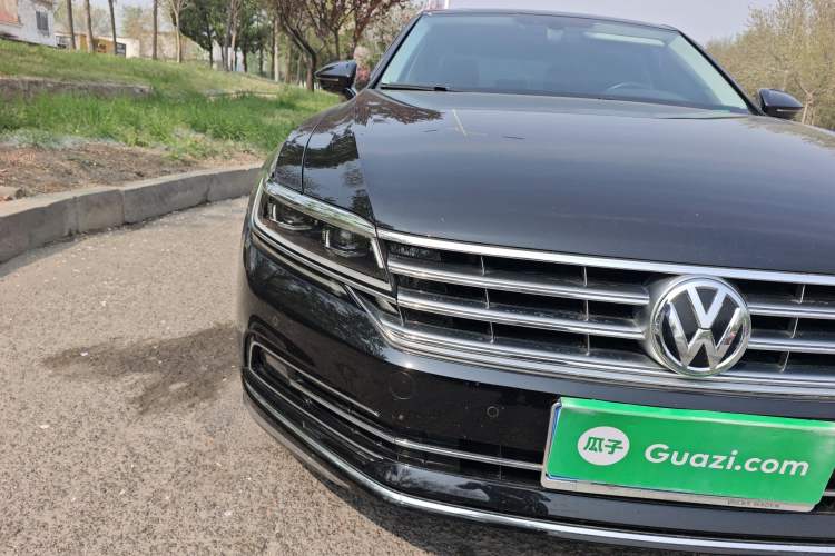 Used Volkswagen Phideon 2018 Revised Version 380TSI Two-Wheel Drive Business Edition Right Front Headlight