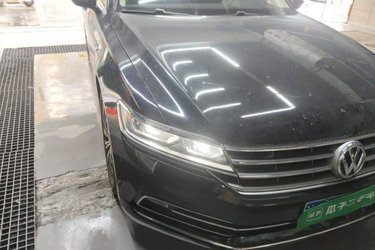 Used Volkswagen Phideon 2018 Revised Version 380TSI Two-Wheel Drive Business Edition Right Front Headlight