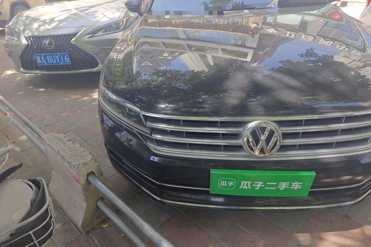 Used Volkswagen Phideon 2018 Revised Version 380TSI Two-Wheel Drive Business Edition Right Front Headlight