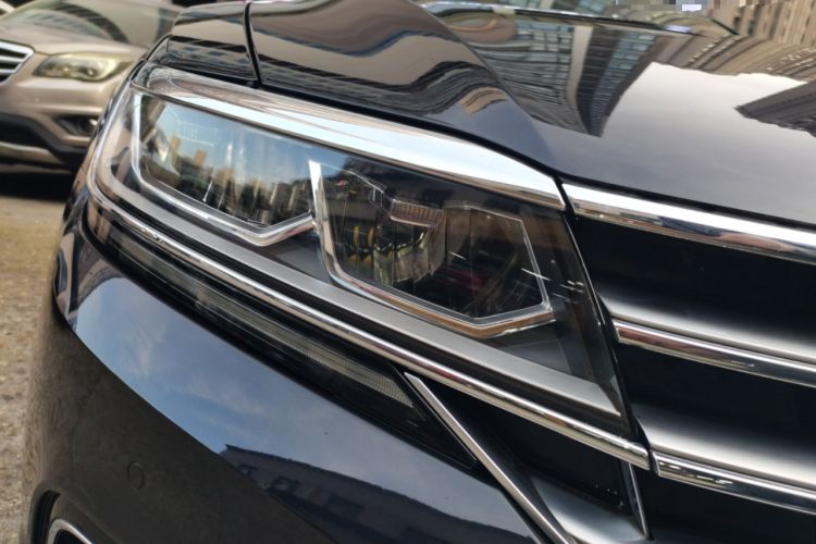 Used Volkswagen Phideon 2018 Revised Version 380TSI Two-Wheel Drive Business Edition Right Front Headlight