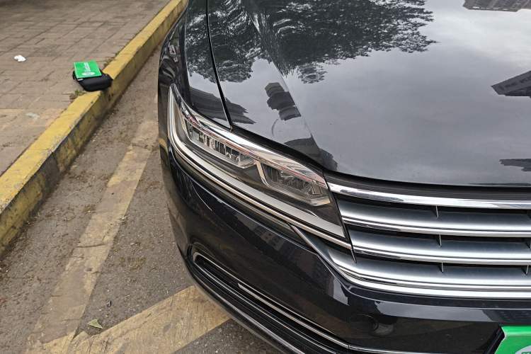 Used Volkswagen Phideon 2018 Revised Version 380TSI Two-Wheel Drive Business Edition Right Front Headlight