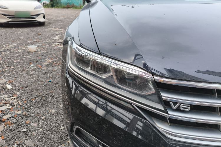 Used Volkswagen Phideon 2018 Revised Version 380TSI Two-Wheel Drive Business Edition Right Front Headlight
