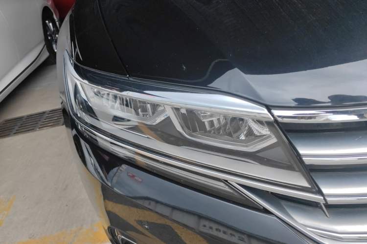 Used Volkswagen Phideon 2018 Revised Version 380TSI Two-Wheel Drive Business Edition Right Front Headlight