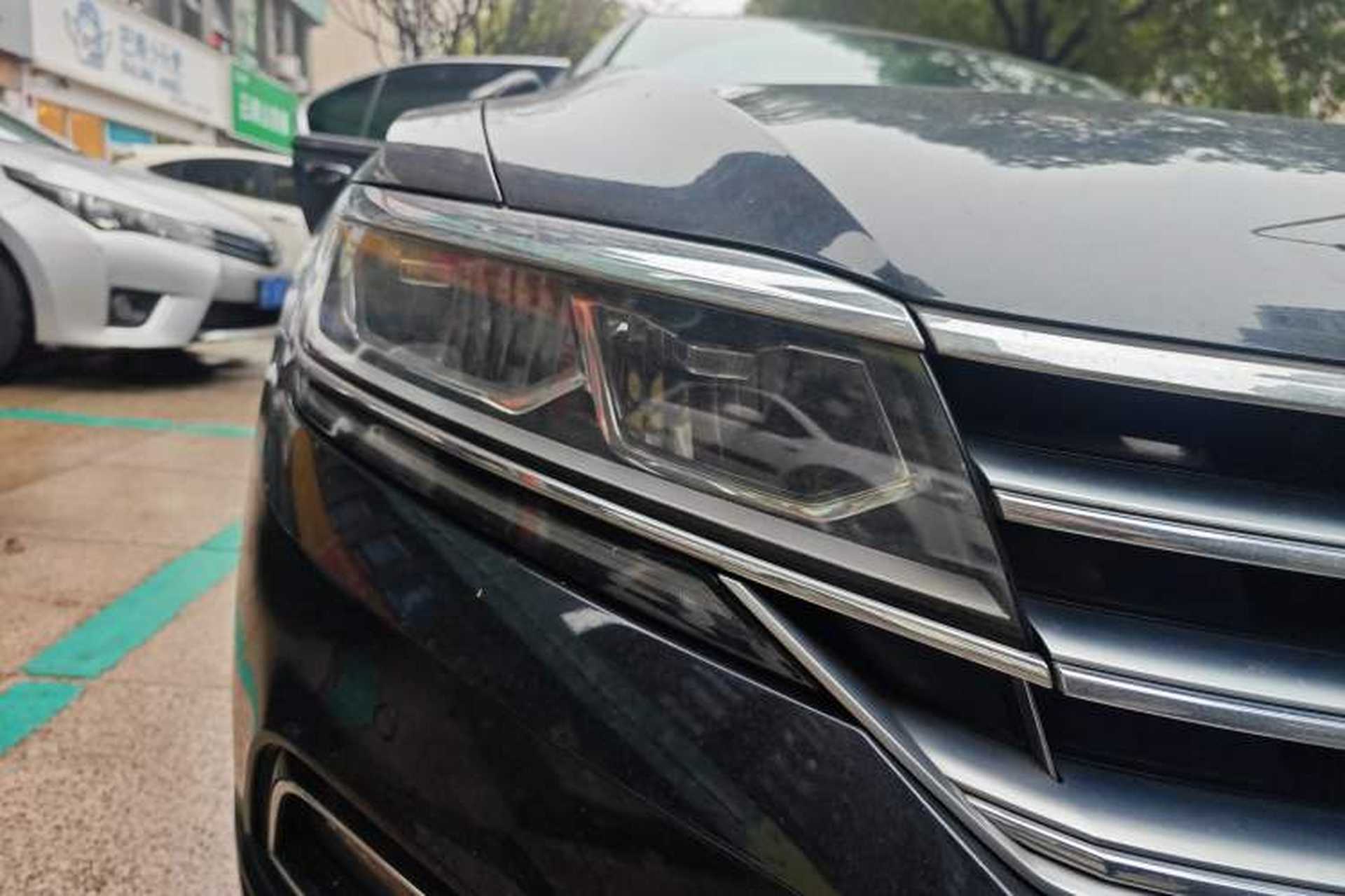 Used Volkswagen Phideon 2018 Revised Version 380TSI Two-Wheel Drive Business Edition Right Front Headlight