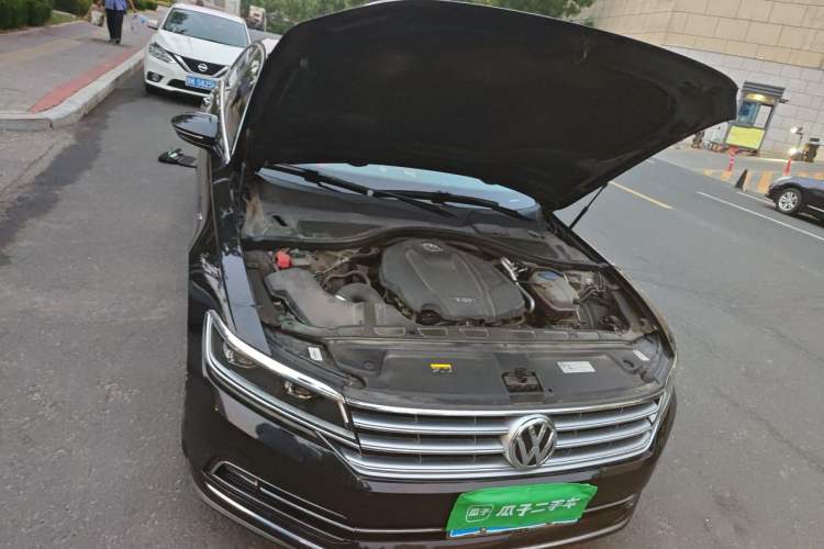 Used Volkswagen Phideon 2018 Revised Version 380TSI Two-Wheel Drive Business Edition Right Front Headlight