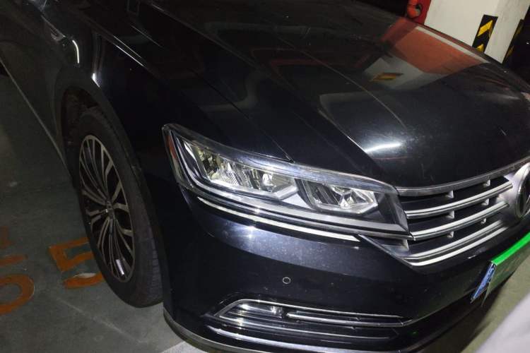 Used Volkswagen Phideon 2018 Revised Version 380TSI Two-Wheel Drive Business Edition Right Front Headlight
