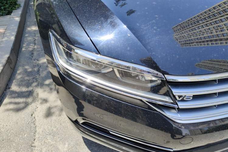 Used Volkswagen Phideon 2018 Revised Version 380TSI Two-Wheel Drive Business Edition Right Front Headlight