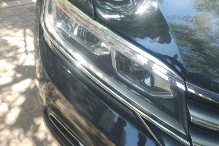 Used Volkswagen Phideon 2018 Revised Version 380TSI Two-Wheel Drive Business Edition Right Front Headlight