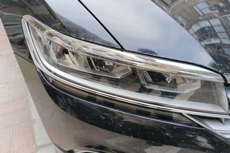 Used Volkswagen Phideon 2018 Revised Version 380TSI Two-Wheel Drive Business Edition Right Front Headlight