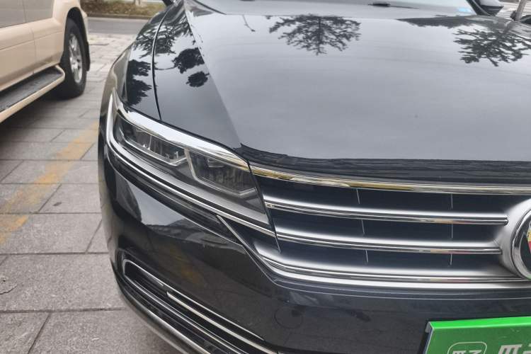 Used Volkswagen Phideon 2018 Revised Version 380TSI Two-Wheel Drive Business Edition Right Front Headlight