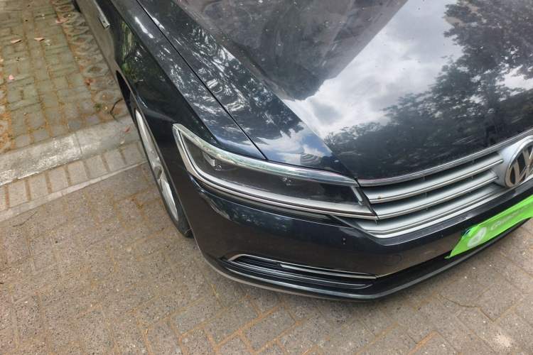 Used Volkswagen Phideon 2018 Revised Version 380TSI Two-Wheel-Drive Flagship Edition Right Front Headlight