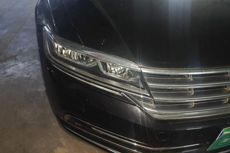 Used Volkswagen Phideon 2018 Revised Version 380TSI Two-Wheel Drive Business Edition Right Front Headlight