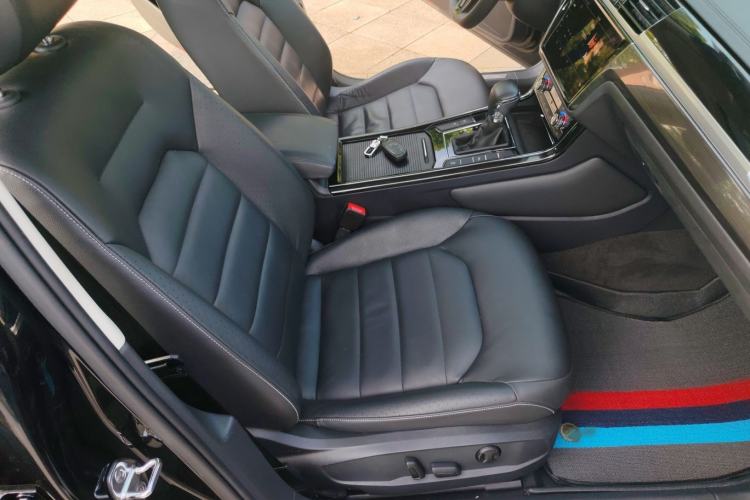 Used Volkswagen Phideon 2018 Revised Version 380TSI Two-Wheel Drive Business Edition Right Front Seat