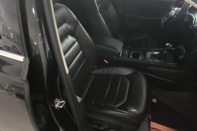 Used Volkswagen Phideon 2018 Revised Version 380TSI Two-Wheel Drive Business Edition Right Front Seat